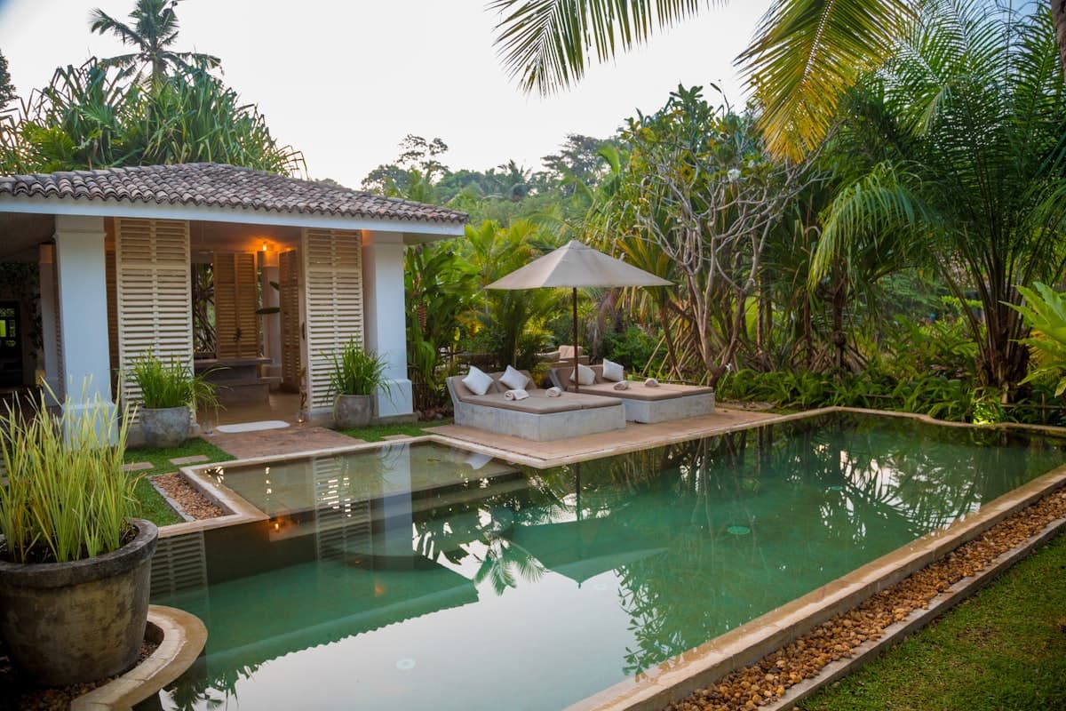 Villa tropical con piscina, el tipo de foto que hace que un listing destaque